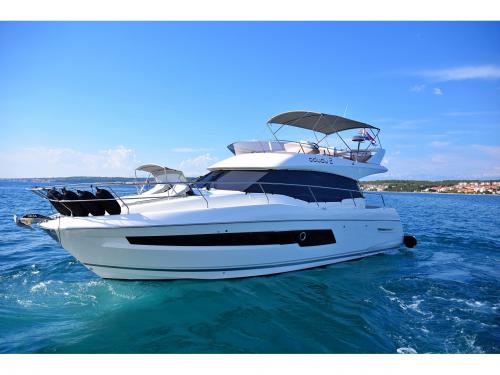 Yacht Prestige 46 Fly for charter in Zadar
