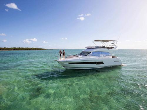 Motoryacht Prestige 46 Fly chartern in Saint Petersburg