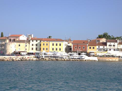 Yacht Prestige 46 Fly chartern in Novigrad