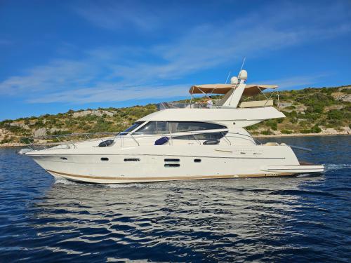 Motoryacht Prestige 50 chartern in Primosten