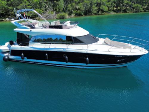 Motorboat Prestige 500 Fly for charter in Sibenik