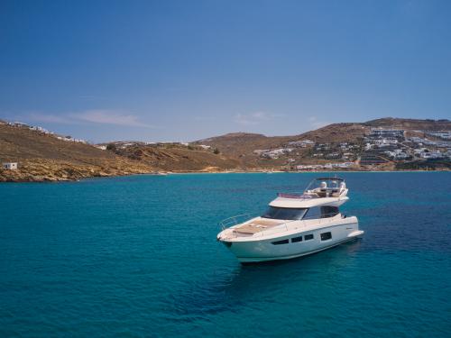 Motorboot Prestige 550 S Fly chartern in Mykonos Stadt