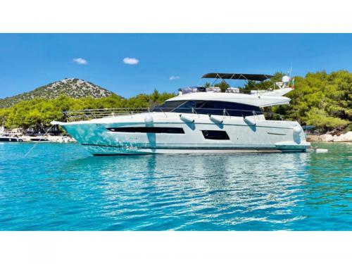 Yacht Prestige 550 S Fly for rent in Seget