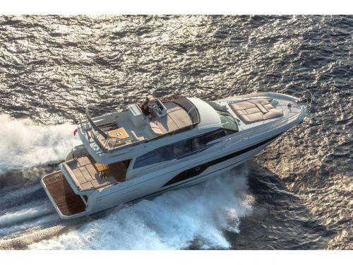 Motoryacht Prestige 590 Fly Yachtcharter in Split
