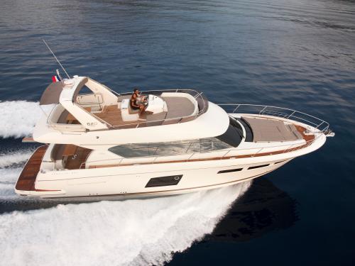 Yacht Prestige 620 chartern in Male Yacht Prestige 620 chartern in Male