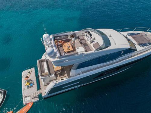 Yacht Prestige 630S chartern in ACI Marina Trogir