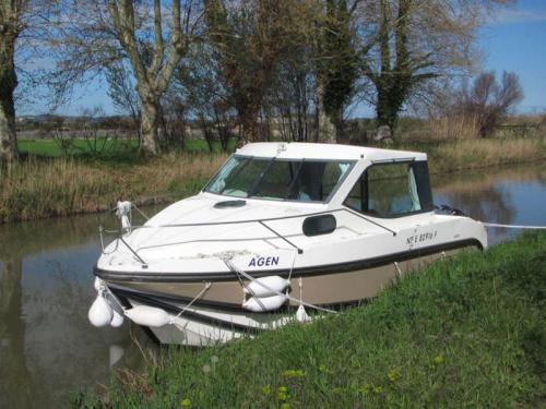 Houseboat Primo available for charter in Saverne