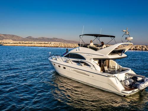 Motorboat Princess 45 for charter in Athens