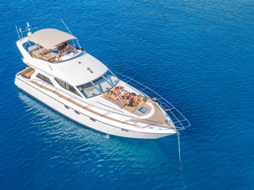 Motorboat Princess 470 for charter in Kallithea Motorboat Princess 470 for charter in Kallithea