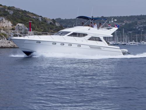 Motor yacht Princess 480 for hire in Primosten