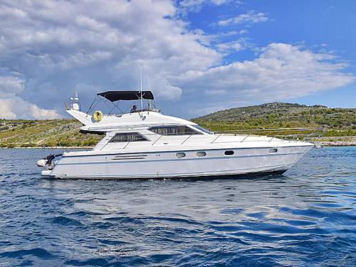 Motor yacht Princess 480 for rent in Marina Kremik