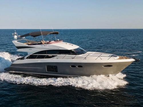 Yacht Princess 52 Fly for hire in Cecina