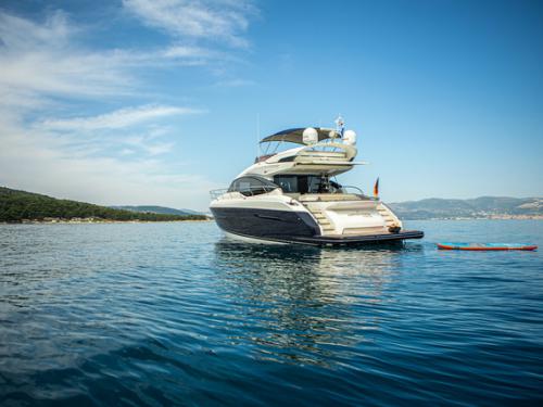 Motoryacht Princess S65 chartern in Kastel Gomilica Motoryacht Princess S65 chartern in Kastel Gomilica