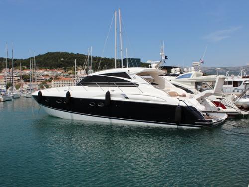 Motorboot Princess V58 Yachtcharter in Split