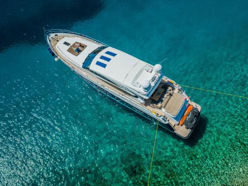 Motor yacht Princess V78 available for charter in Seget Motor yacht Princess V78 available for charter in Seget