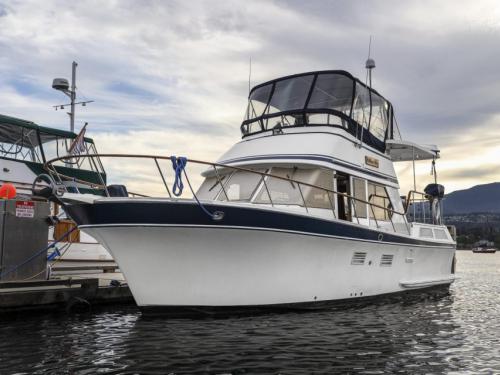 Motor yacht PT38 Sundeck for rent in Nanaimo