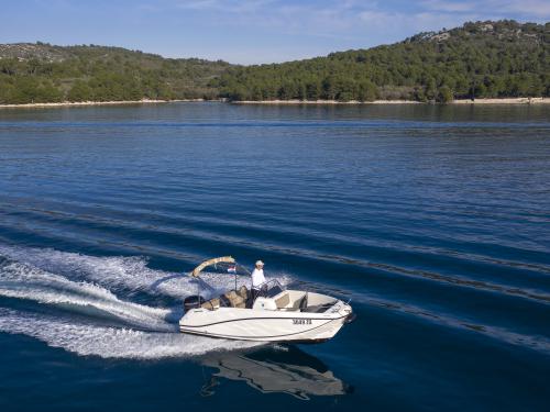 Motoryacht Quicksilver 555 Activ Open chartern in Sukosan Bibinje