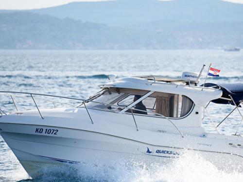 Motoryacht Quicksilver 750 Yachtcharter in Marina Tankerkomerc