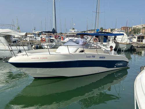 Motorboat Quicksilver 755 for charter in Nettuno