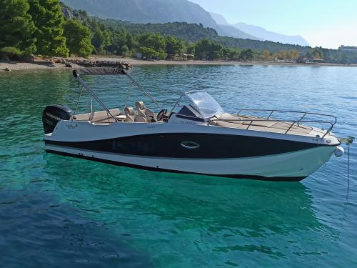 Motor yacht Quicksilver 755 available for charter in Makarska