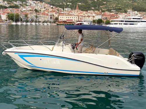 Motorboat Quicksilver Activ 675 Open for charter in Makarska