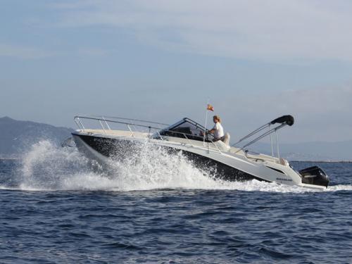Yacht Quicksilver Activ 875 Sundeck available for charter in Vigo