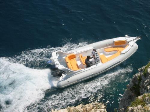 Motorboat Spirit 640 available for charter in Primosten