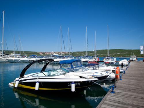 Motorboat Regal 2300 available for charter in Krk