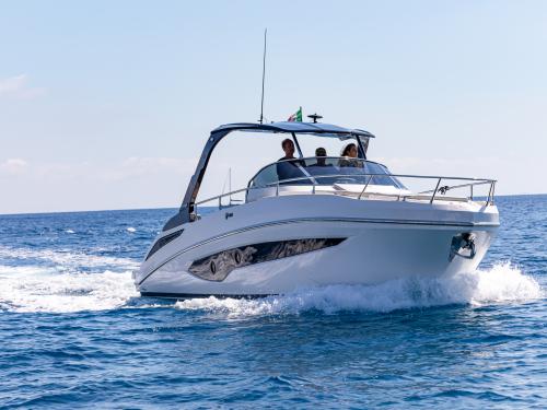 Yacht Regina 340 for rent in Nettuno
