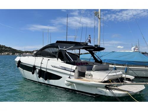 Motoryacht Regina 440 Yachtcharter in Murter