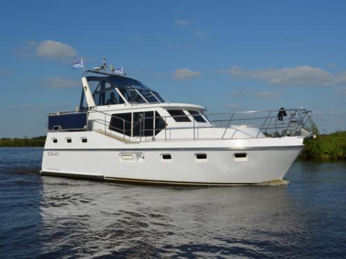 Motorboat Renal 36 available for charter in Drachten