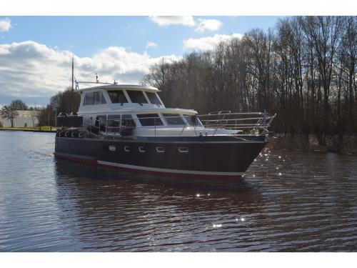 Motor yacht Renal 50 available for charter in Drachten