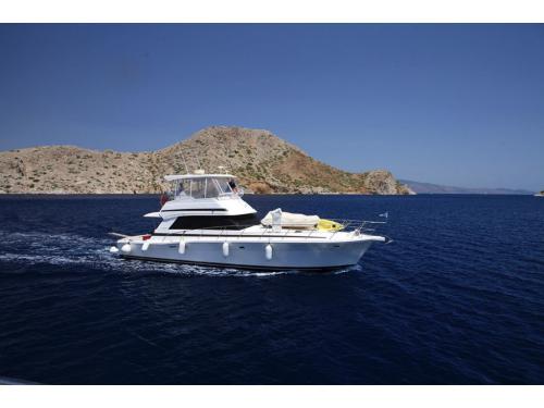Motor yacht Riviera 48 for rent in Athens