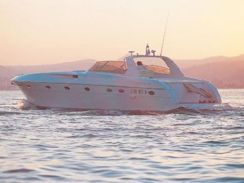 Motorboot Rizzardi 50 Yachtcharter in Rodi Garganico