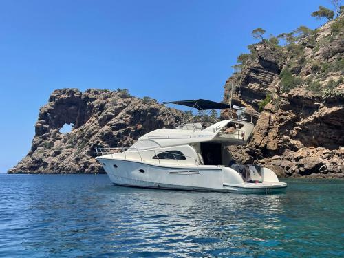 Motor yacht Rodman 41 for charter in Port d Andratx Harbour