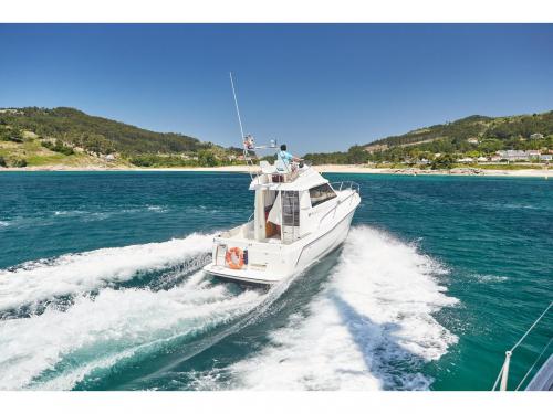 Motor yacht Rodman 870 Fly for rent in Vigo