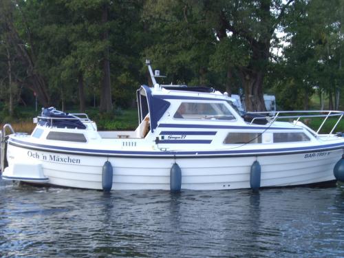 Motorboat Saga 27 AC available for charter in Rheinsberg