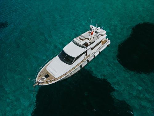 Motor yacht San Lorenzo 62 for rent in Athens