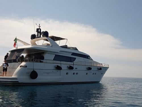 Motoryacht San Lorenzo 72 chartern in Marina di Stabia