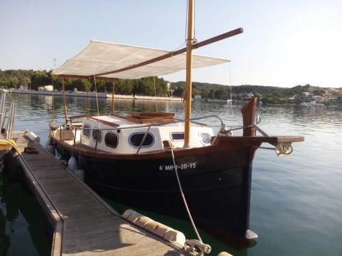 Yacht Saura 40 for rent in Port de Mahon