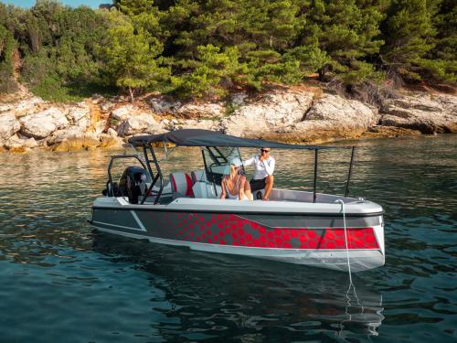 Motorboot Saxdor 200 Yachtcharter in Novalja