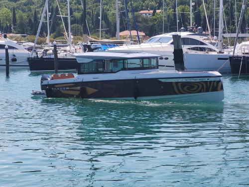 Motorboat Saxdor 320 GTC available for charter in Skradin