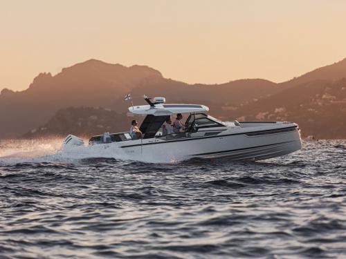 Motor yacht Saxdor 320 GTO for rent in Marina Dalmacija