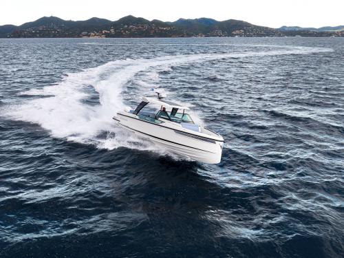 Motor yacht Saxdor 320 GTO for rent in Trogir