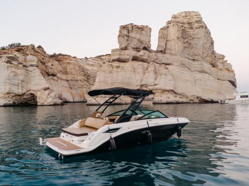 Motorboat Sea Ray 250 SDX for hire in Adamantas