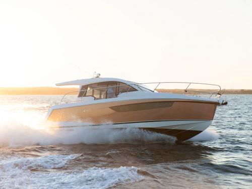 Motor yacht Sealine C330 for rent in Pula