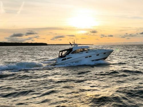 Motoryacht Sealine C390 Yachtcharter in Menton