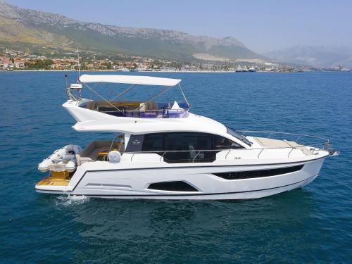 Motoryacht Sealine F 430 chartern in Kastela