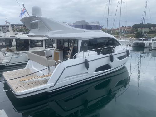 Motoryacht Sealine F 430 chartern in Biograd na Moru