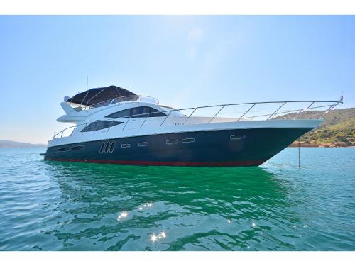 Motoryacht Sealine T60 Yachtcharter in Vouliagmeni